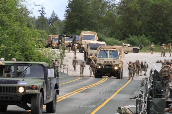 Soldiers, Marines Train to Outmaneuver Adversaries during Wet Gap Crossing exercise