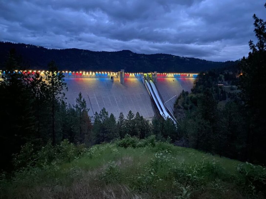 red white and blue lights on dworshak dam