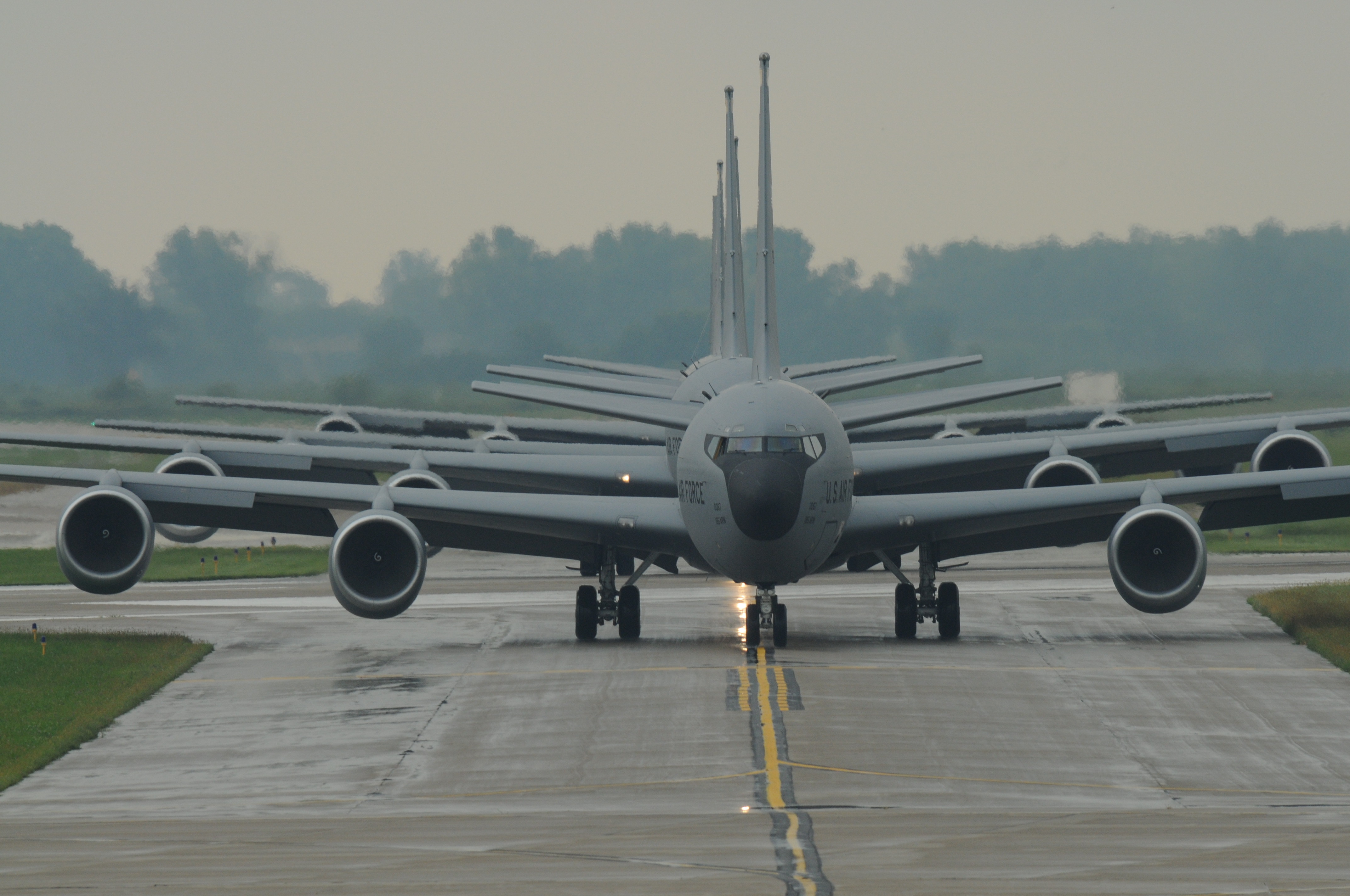 KC-135 Elephant walk