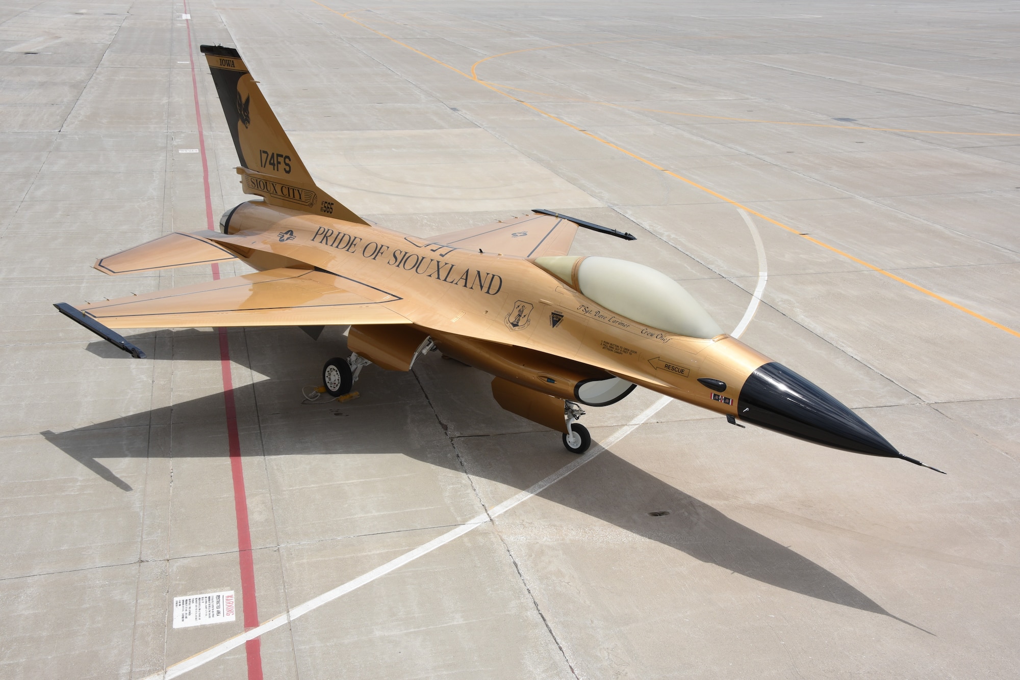 Gold F-16