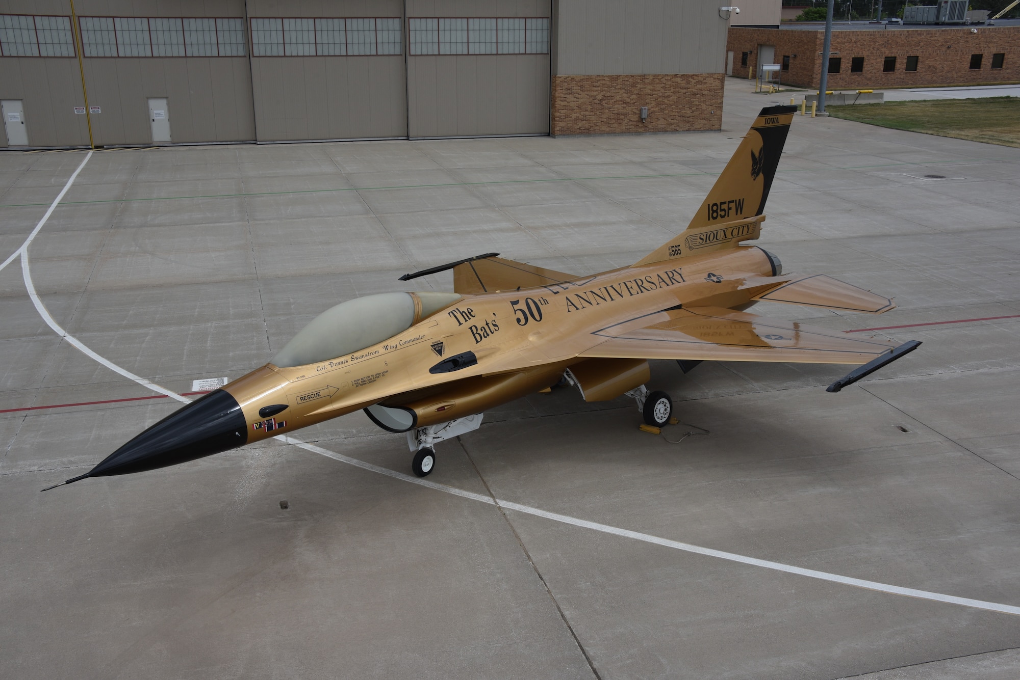 Gold F-16