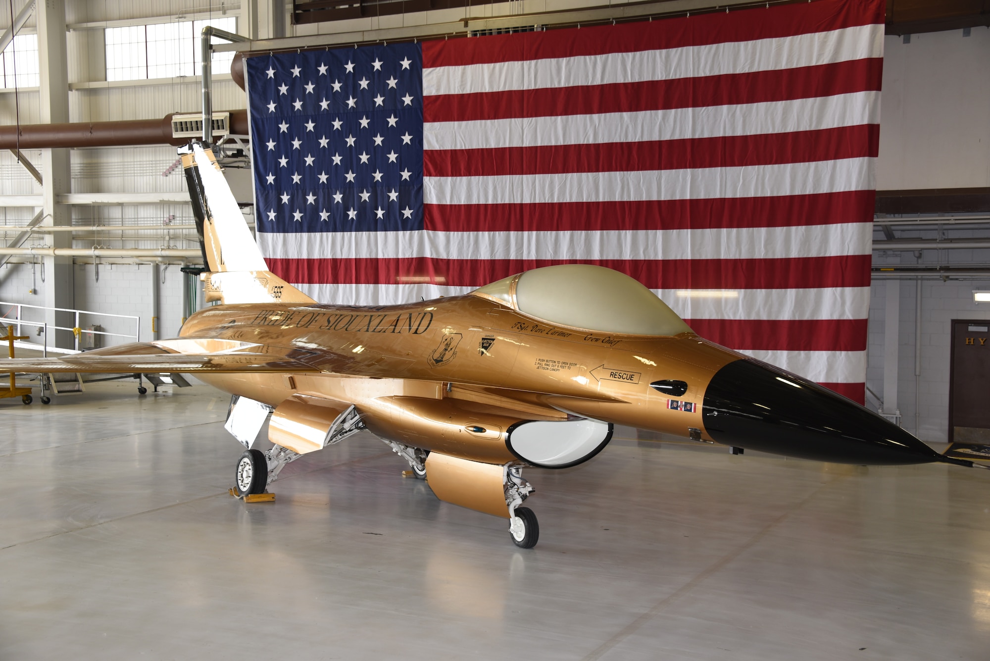 Gold F-16