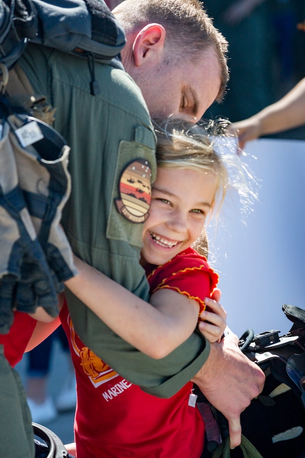 A U.S. Marine attached to Marine Medium Tiltrotor Squadron (VMM) 165 (Reinforced), 11th Marine Expeditionary Unit, greets his daughter during a homecoming on Marine Corps Air Station Camp Pendleton, California, Feb. 28, 2022.  The squadron returned from the unit’s Western Pacific 21.2 deployment in support of U.S. 3rd, 5th, and 7th Fleet area of operations as part of the Essex Amphibious Ready Group. 



(U.S. Marine Corps photo by Sgt. Dana Beesley)