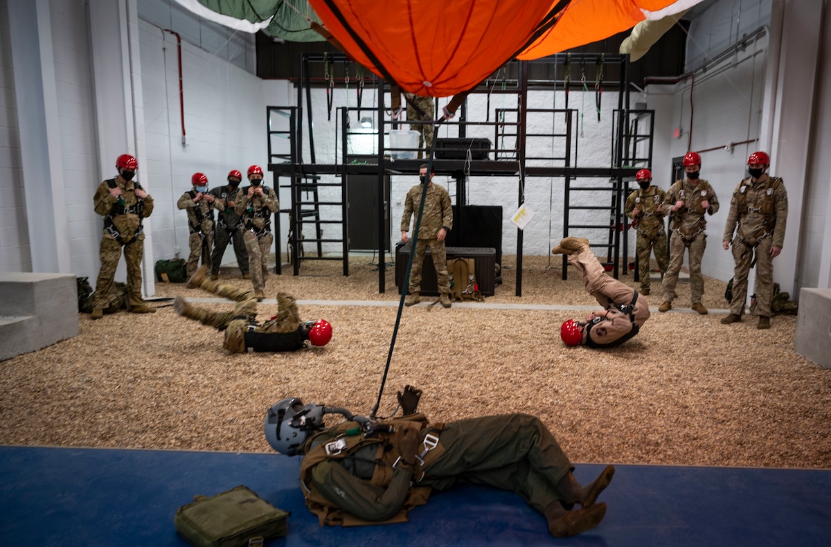 Emergency Parachute Training Learning to stick the landing > Hurlburt