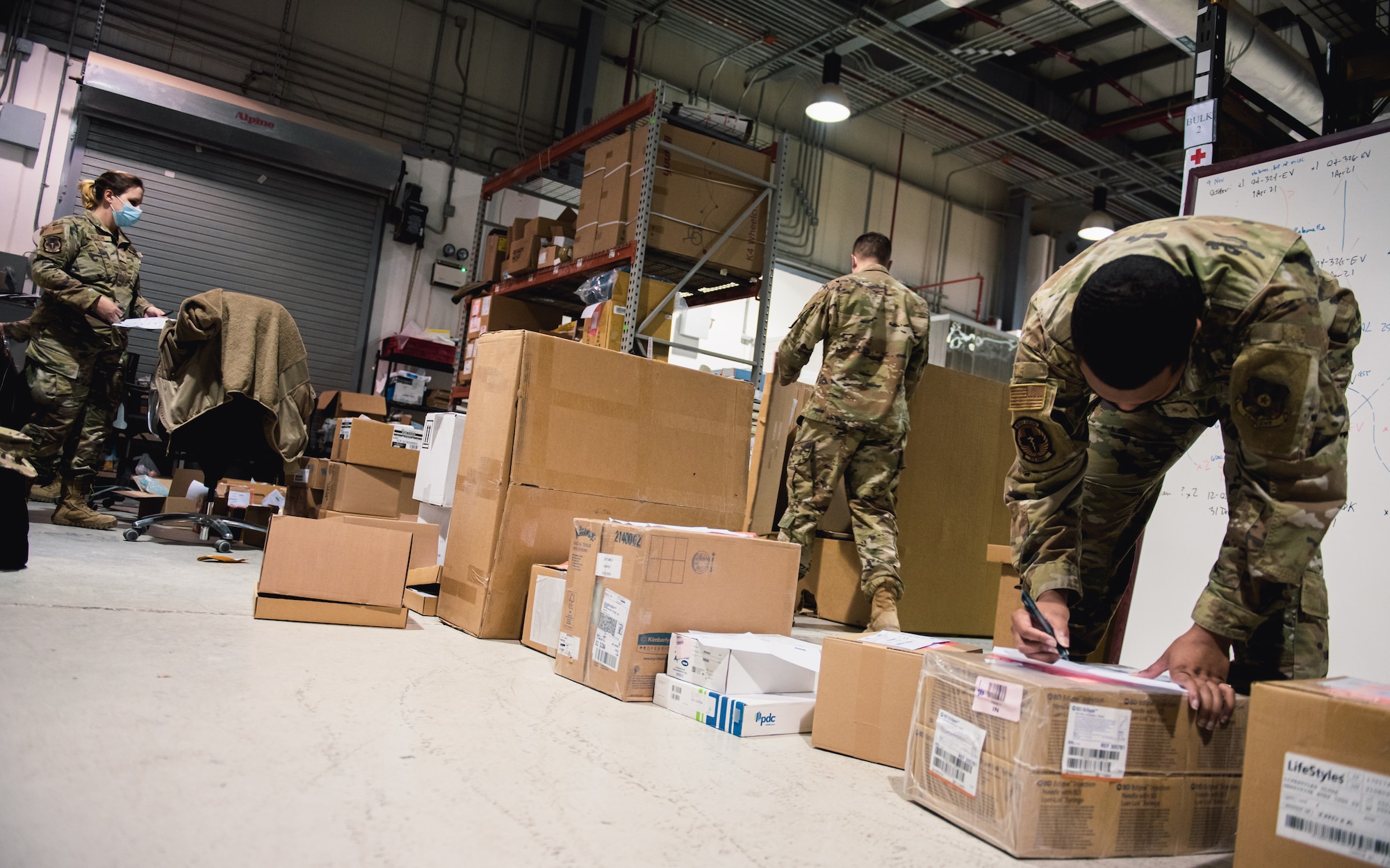 Airmen unpacks boxes.