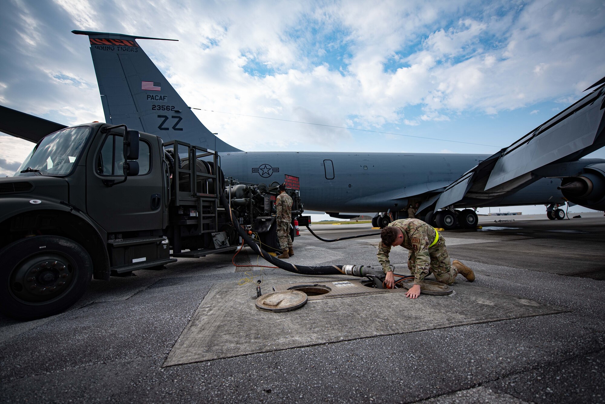 Airmen refuel an aircraft.