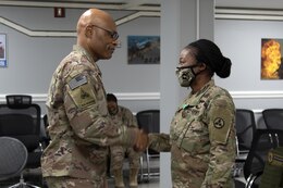 Maj. Gen. shakes hands with Col.