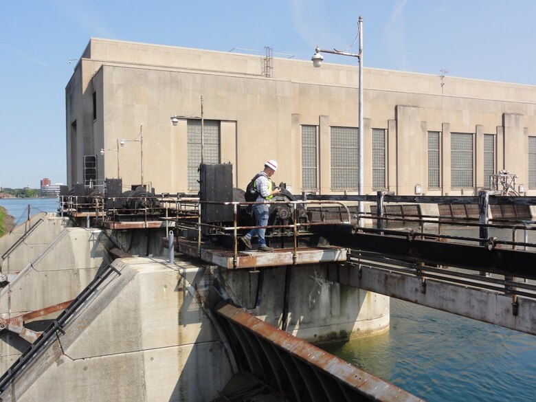 Detroit District Bridge Inspector Jacob Carr writing inspection notes at the Main Powerhouse Spillway Bridge at the U.S. Army Corps of Engineers’ Soo Area Office in Sault Ste. Marie, Michigan in August 2021. U.S. Army Corps of Engineers photo by Andy Wadysz.