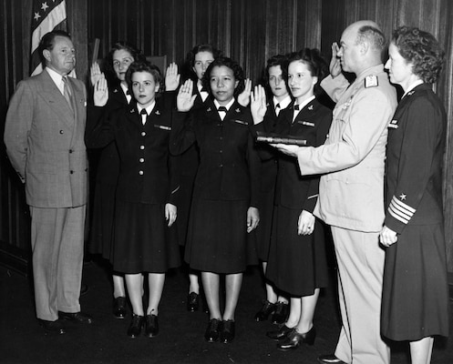 Women of Waves in uniform standing to be sworn in