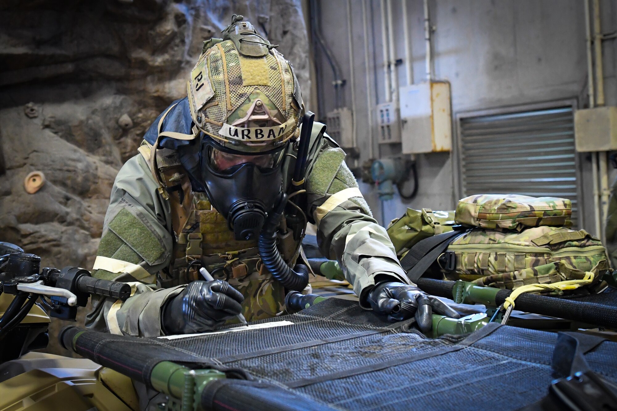 Photo of operator marking a litter.