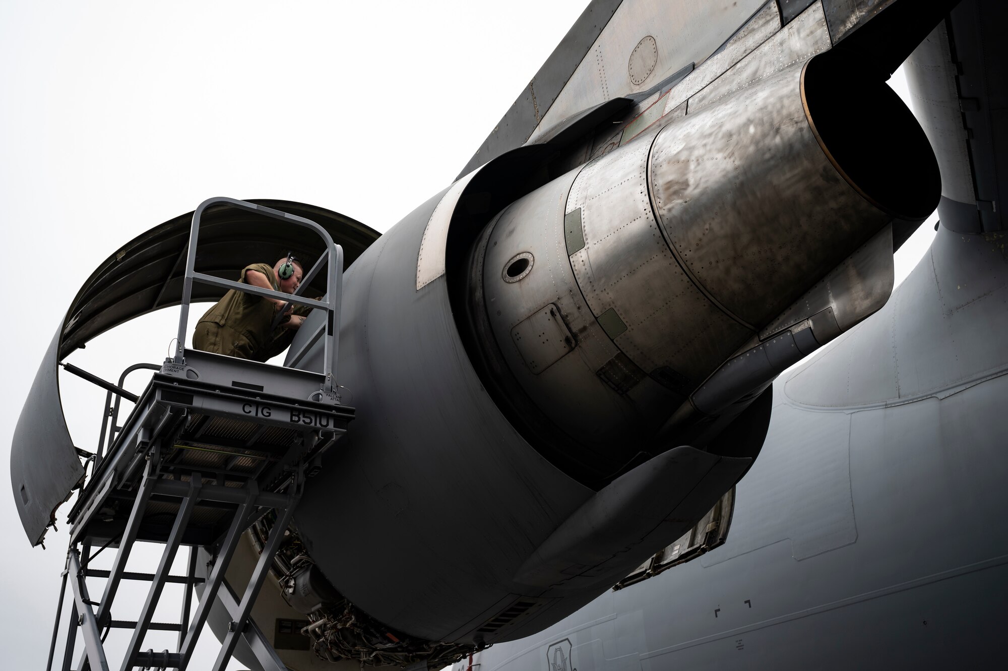 Airmen assigned to the 911th Maintenance Squadron conduct routine maintenance on a C-17 Globemaster III engine at the Pittsburgh International Airport Air Reserve Station, Pennsylvania, Feb. 22, 2022.