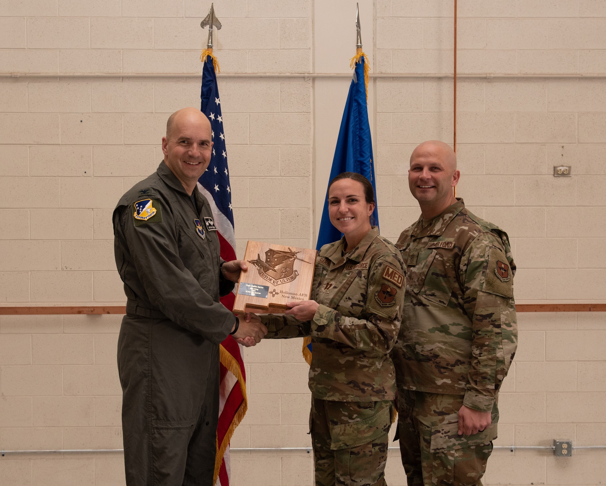 Capt. Hallie Sarno, 49th Medical Group quarterly award winner, accepts the 49th Wing Company Grade Officer of the quarter award during the 49th Wing’s 4th quarter award ceremony, March 4, 2022, on Holloman Air Force Base, New Mexico. Quarterly award winners were selected based on their technical expertise, demonstration of leadership and job performance. (U.S. Air Force photo by Airman 1st Class Nicholas Paczkowski)
