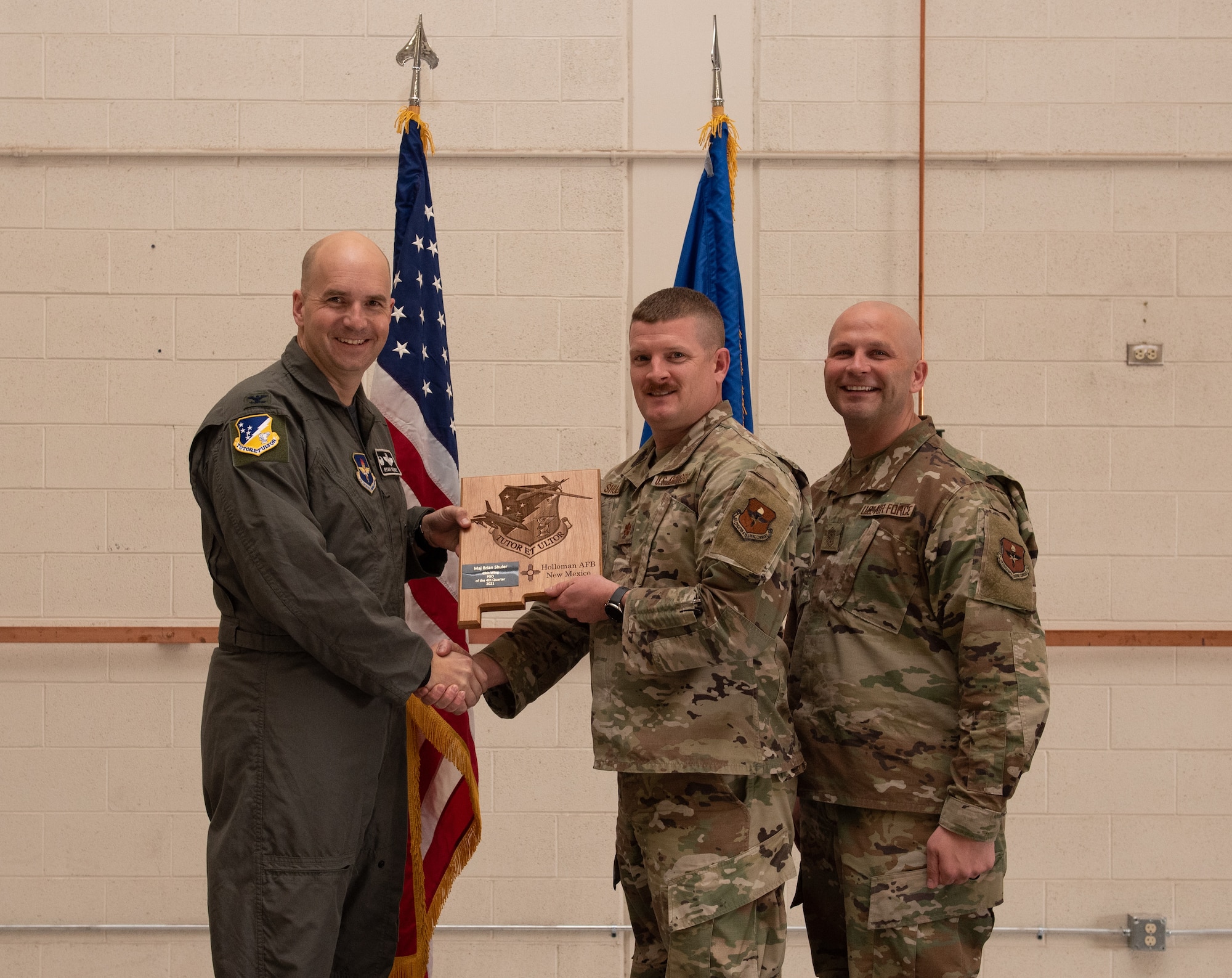 Maj. Brain Shuler, 49th Medical Group quarterly award winner, accepts the 49th Wing Field Grade Officer of the quarter award during the 49th Wing’s 4th quarter award ceremony, March 4, 2022, on Holloman Air Force Base, New Mexico. Quarterly award winners were selected based on their technical expertise, demonstration of leadership and job performance. (U.S. Air Force photo by Airman 1st Class Nicholas Paczkowski)