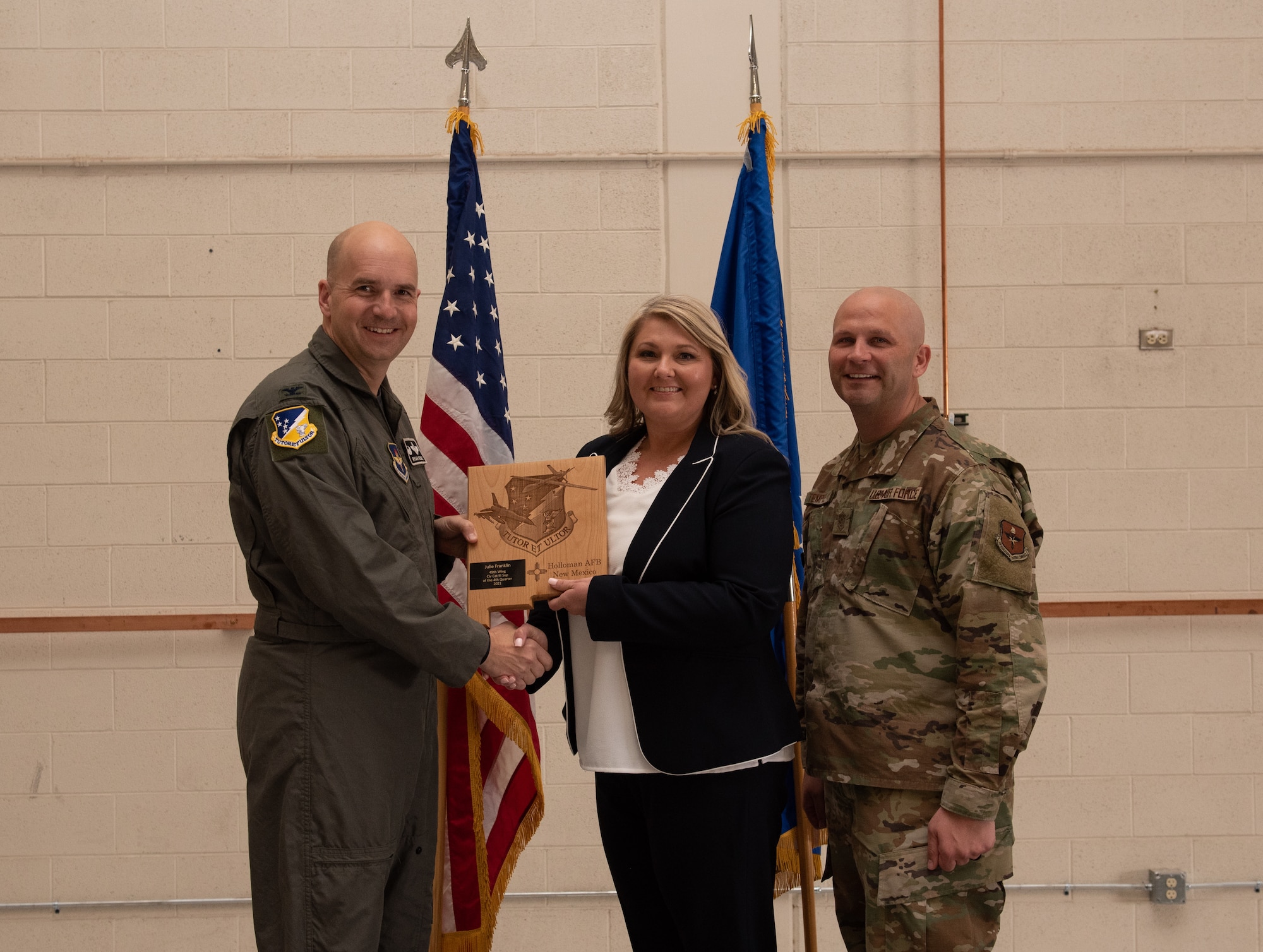 Julie Franklin, 49th Mission Support Group quarterly award winner, accepts the 49th Wing Civilian Category III (Supervisory) of the quarter award during the 49th Wing’s 4th quarter award ceremony, March 4, 2022, on Holloman Air Force Base, New Mexico. Quarterly award winners were selected based on their technical expertise, demonstration of leadership and job performance. (U.S. Air Force photo by Airman 1st Class Nicholas Paczkowski)