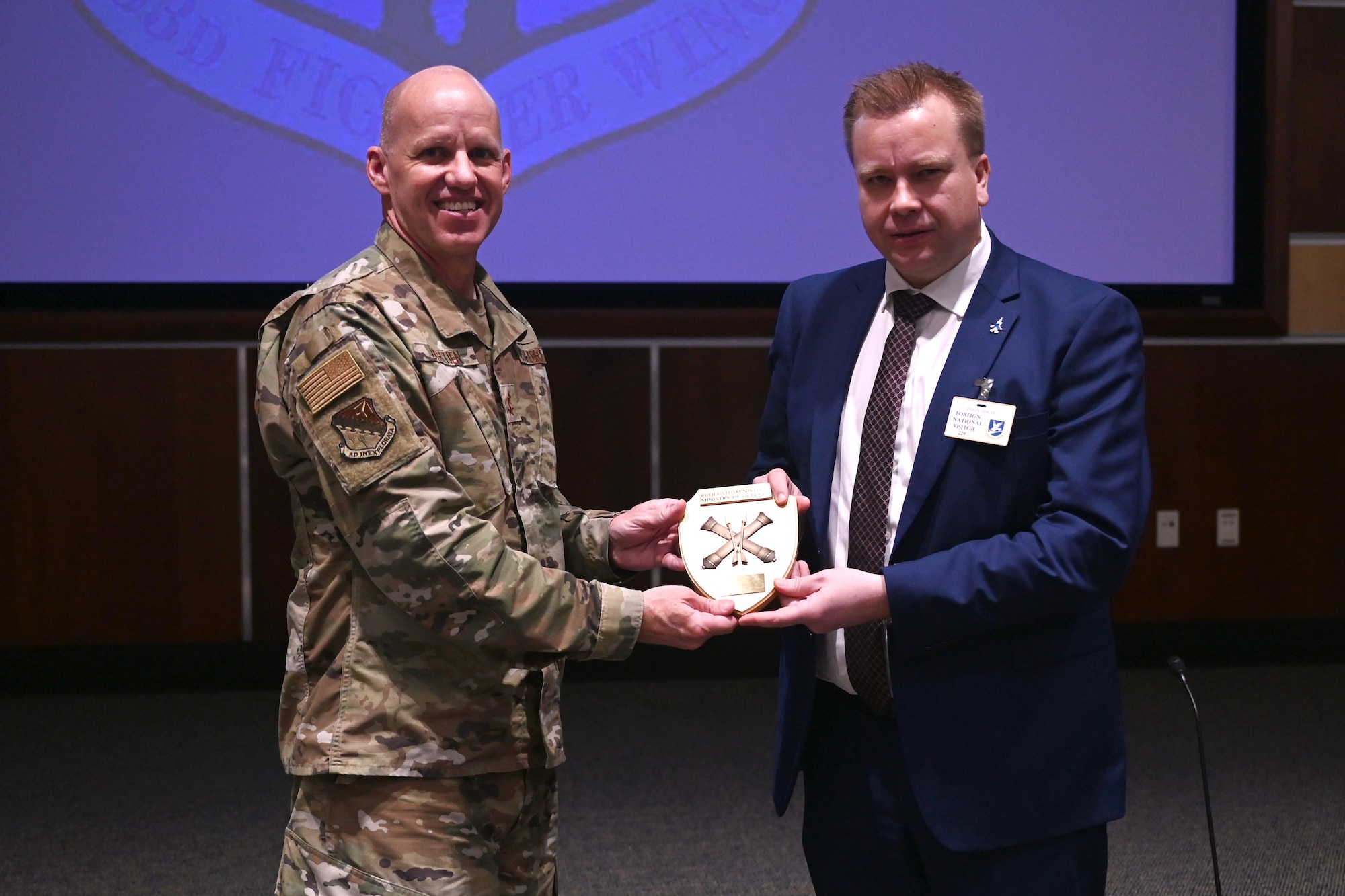 Finland Minister of Defence visits the 33rd Fighter Wing