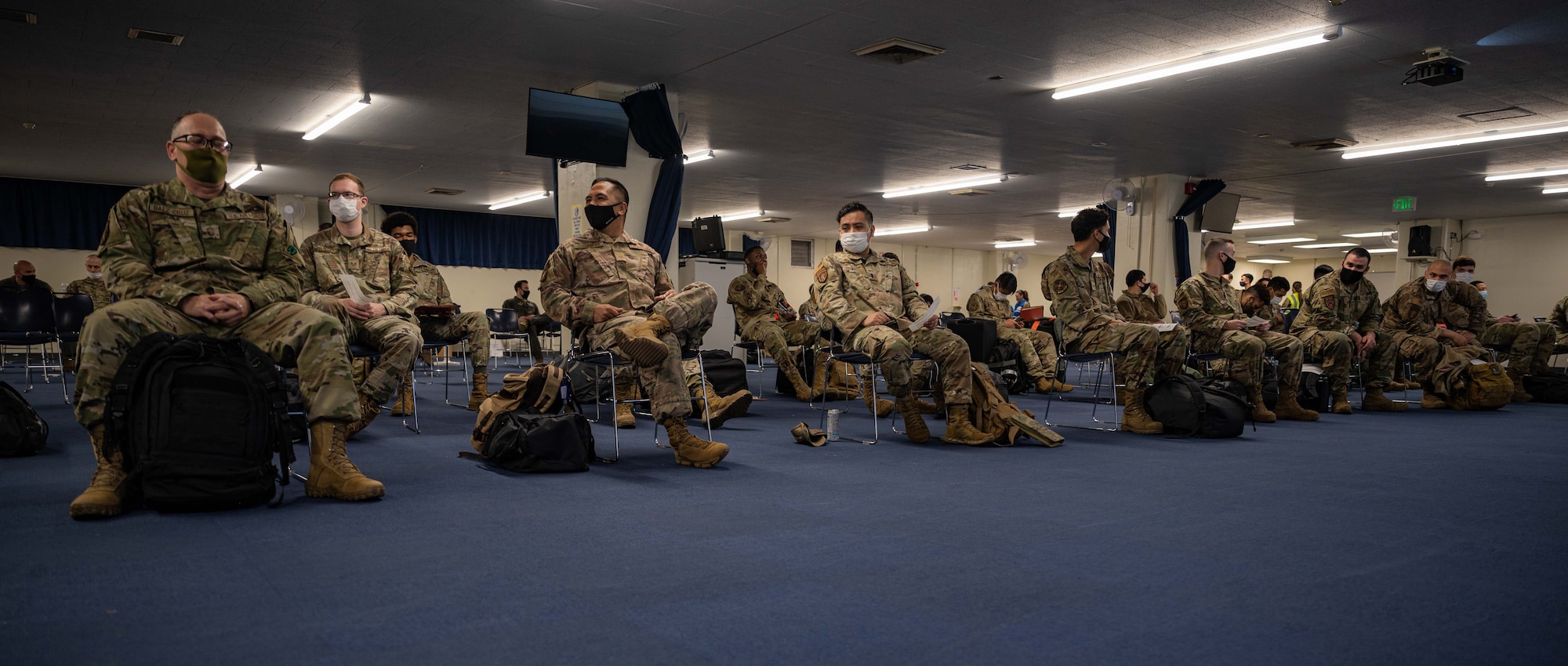 photo of an airman providing deployment briefing