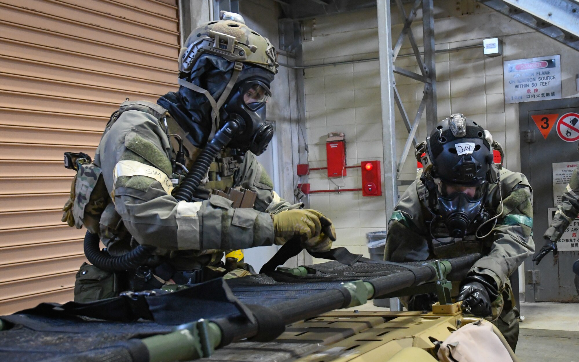 Photo of operators affixing litter