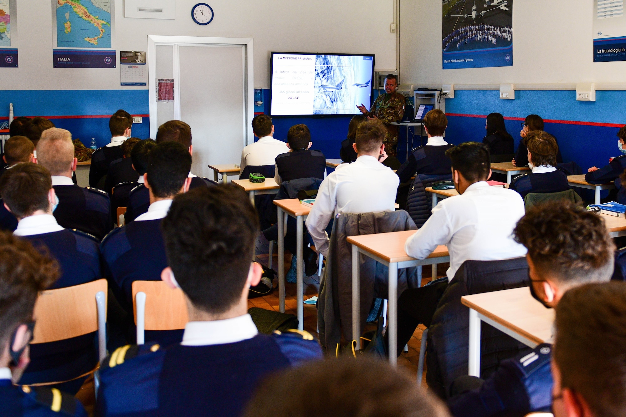 The Italian air force Air Traffic Control Tower commander speaks to a group of aeronautical high school students at the Nobile Aviation college in Udine, Italy, March 8, 2022. There are approximately 90 students in the Nobile Aviation college and the pilots and maintainer spoke on their experiences in the military. (U.S. Air Force photo by Senior Airman Brooke Moeder)