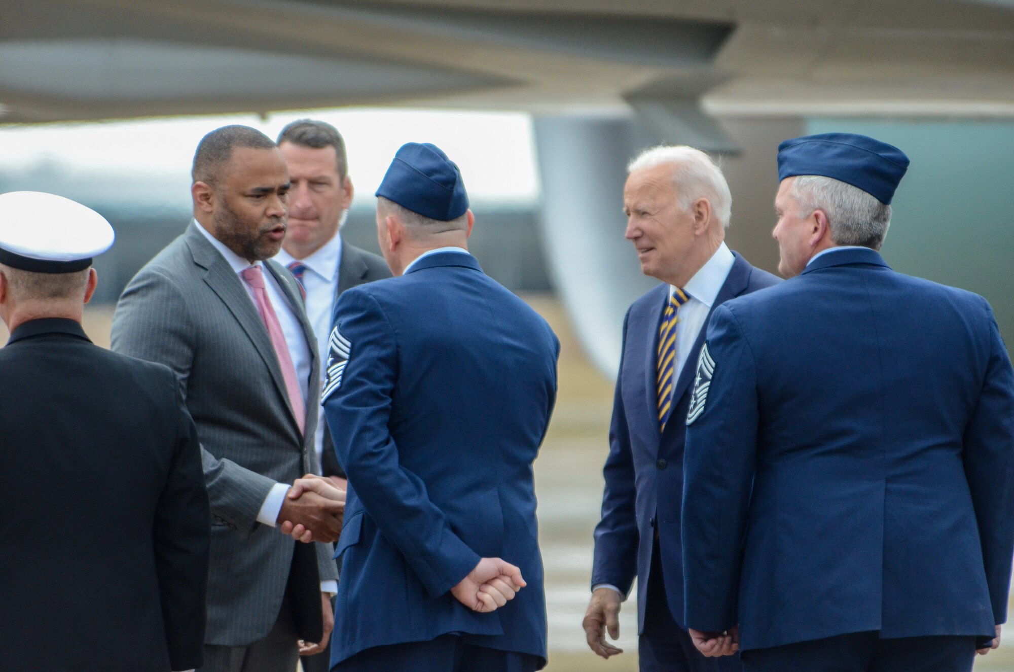 POTUS, Congressmen visits with military Airmen