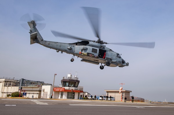 YOKOSUKA, Japan (March 10, 2022) An MH-60R Sea Hawk, attached to the “Saberhawks” of Helicopter Maritime Strike Squadron (HSM) 77, departs Commander, Fleet Activities Yokosuka with a MK 54 Lightweight Torpedo during a training exercise. The MK 54 is an inert training torpedo designed to be recovered and reused for training exercises. HSM-77 is attached to Commander, Task Force 70 and forward-deployed to the U.S. 7th Fleet area of responsibility in support of a free and open Indo-Pacific. (U.S. Navy photo by Mass Communication Specialist 2nd Class Erica Bechard)