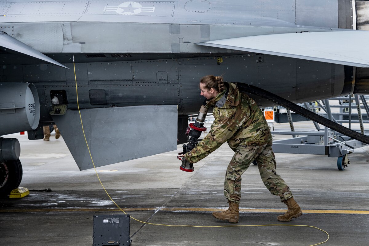 Maintainer works on jet.