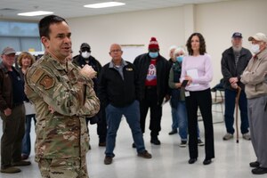 Col Herritage speaks to residents of Hampton
