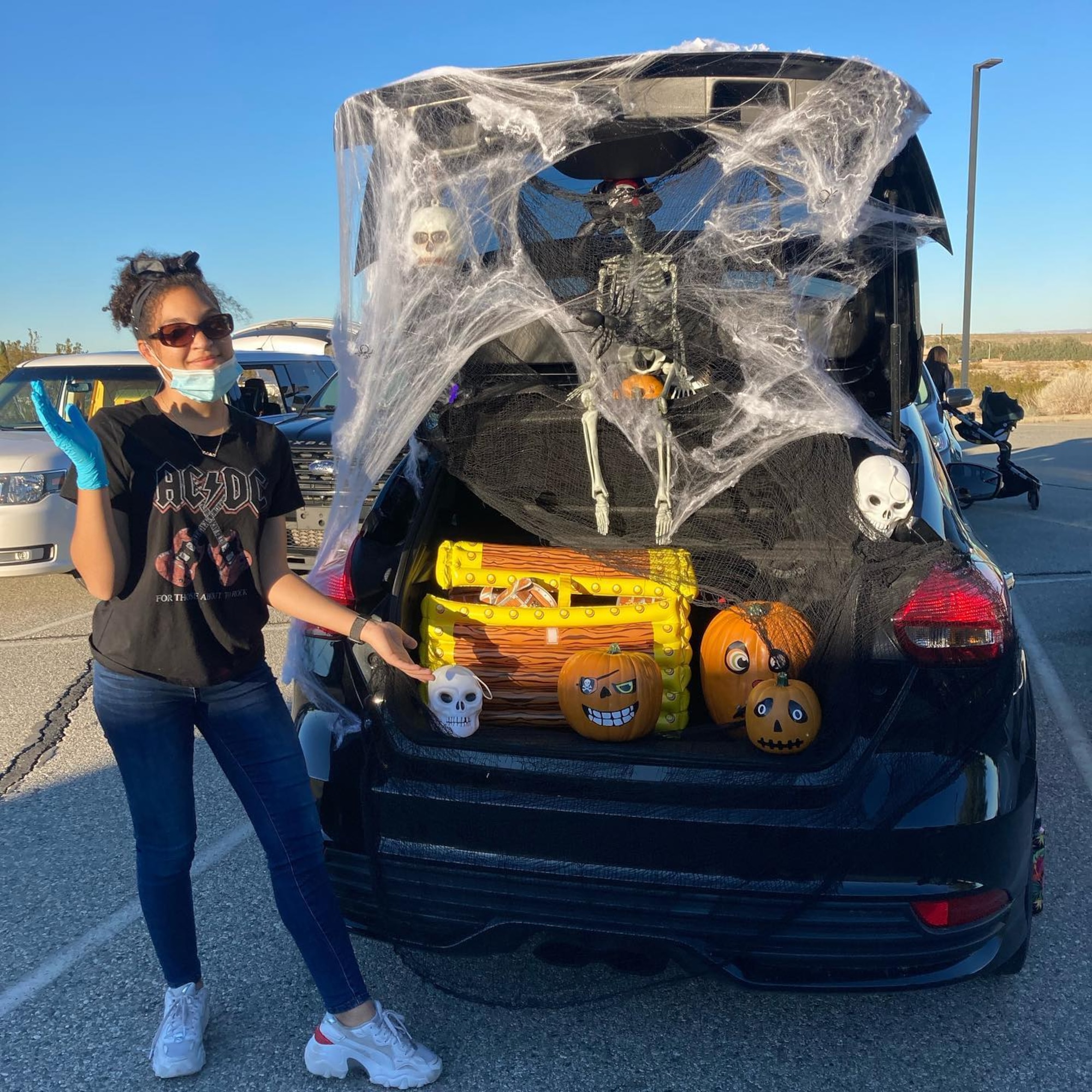 SOAR member, Kyla Billups, participating in the October 2021 Hearts Apart Trunk or Treat event for deployed family members