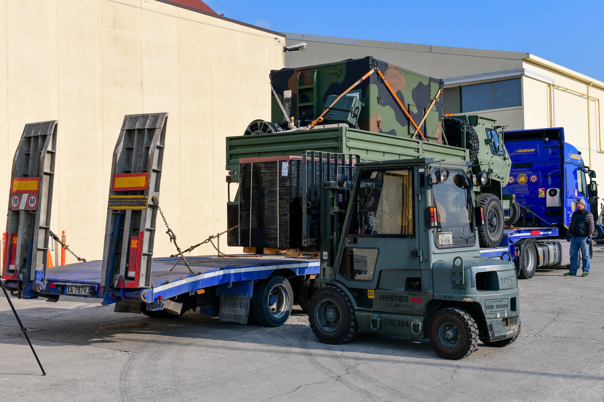 A cargo pallet is loaded onto a trailer at Aviano Air Base, Italy, March 4, 2022. The 31st Fighter Wing’s multi-capable Airmen and equipment stand ready to support U.S. Air Forces in Europe and its NATO allies in support of ongoing operations currently in Europe. (U.S. Air Force photo by Senior Airman Brooke Moeder)