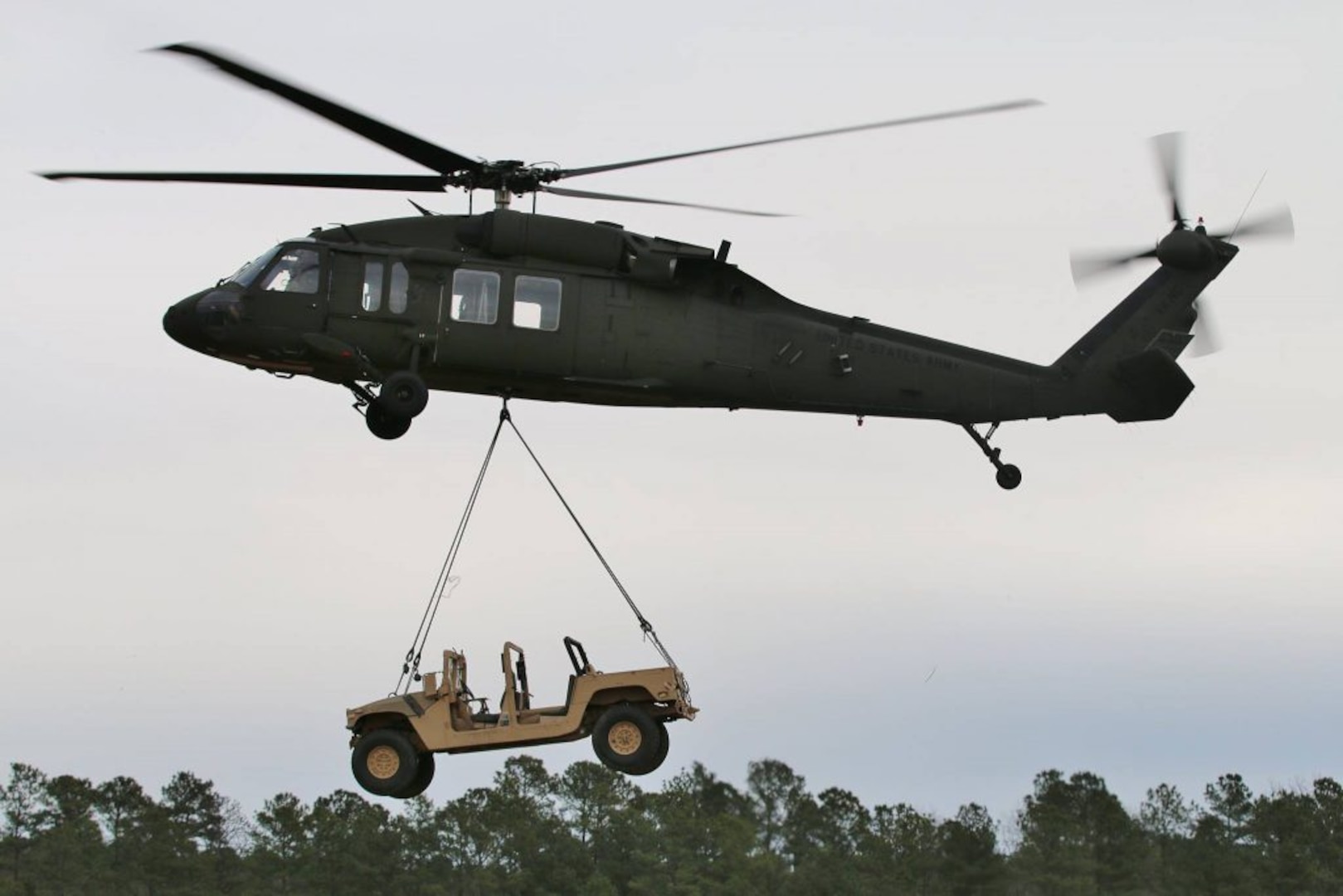 Aviation crew supports Fort Lee Sling Load Inspector Course