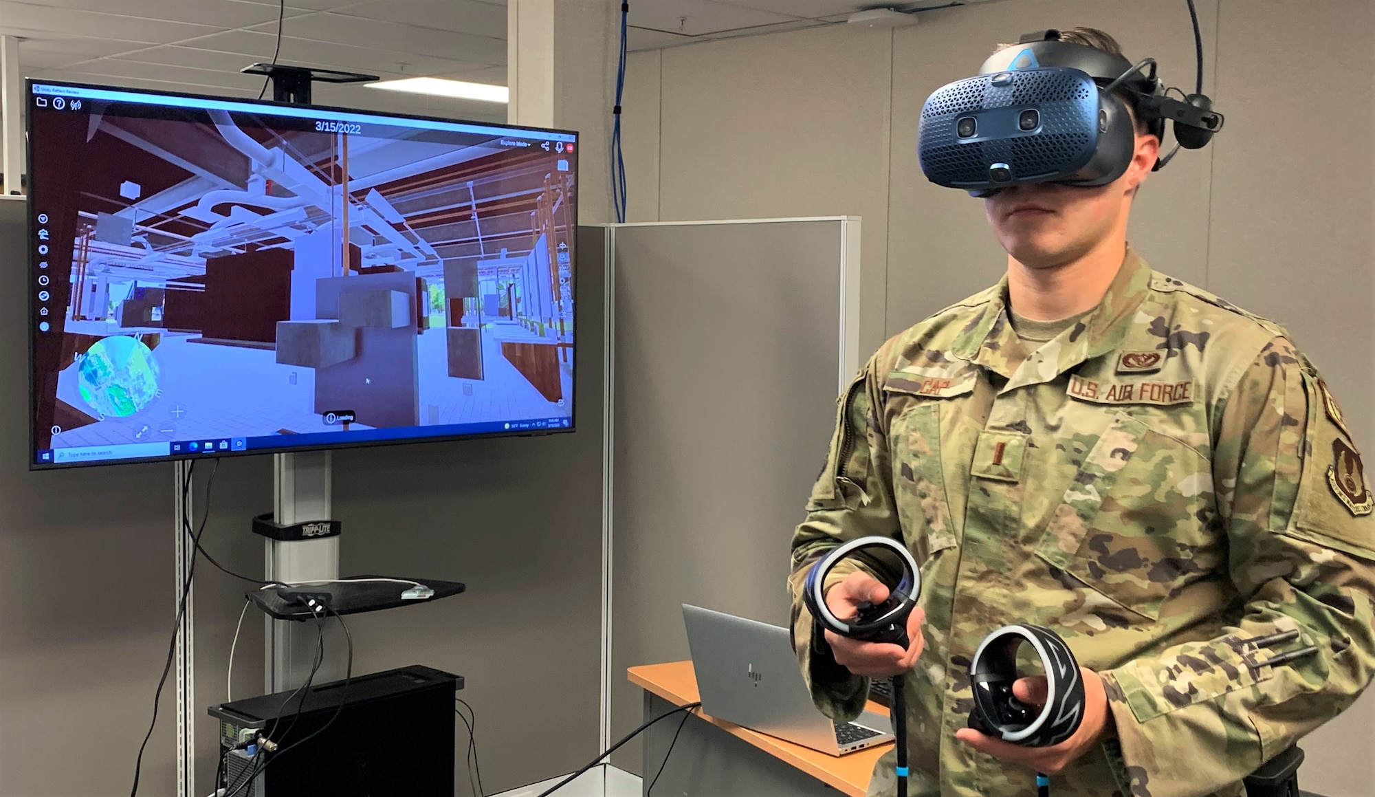 Trying out the Digital Twin Hololab prototype
