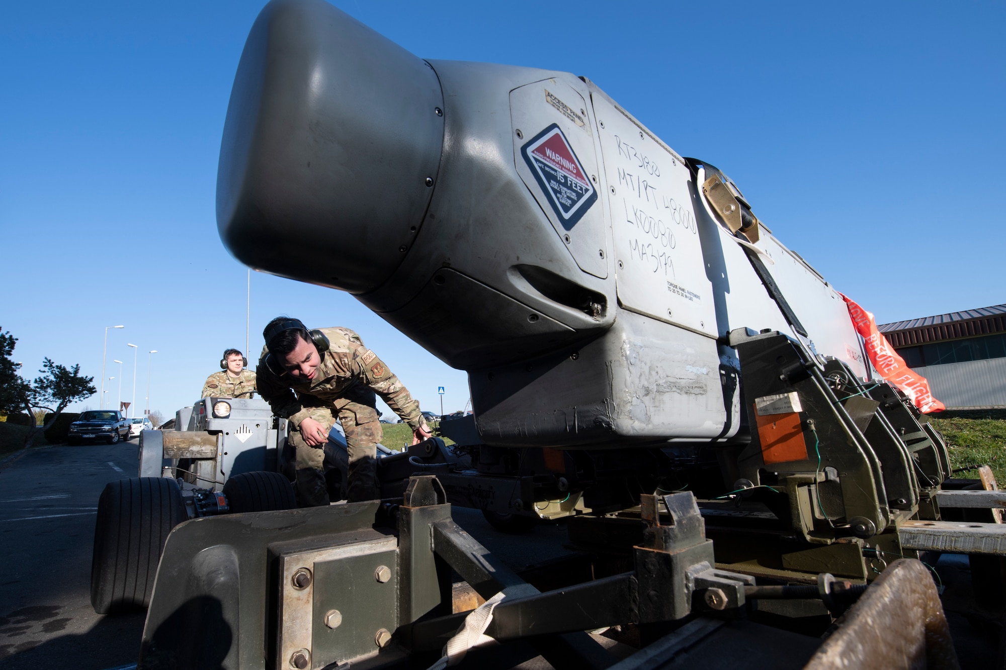 52nd Fighter Wing Airmen work with electronic countermeasure pod