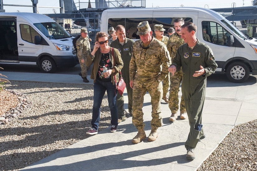 Service members walk toward a building.