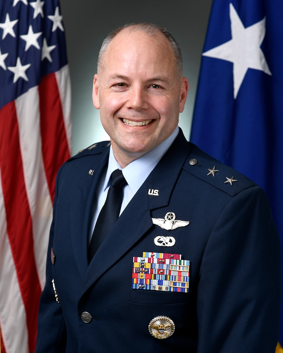 This is the official portrait of Maj Gen Duke Pirak.