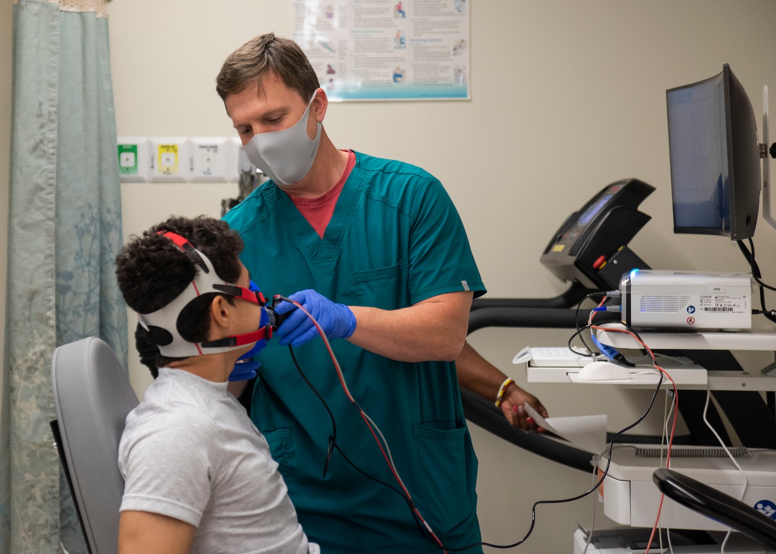 Pulmonary trains with new equipment for a Cardiopulmonary Exercise Test. The CPET is a clinical tool that evaluates exercise capacity and determine cardiac or lung conditions. It assesses the patient's exercise responses involving the pulmonary, cardiovascular and skeletal muscle systems.