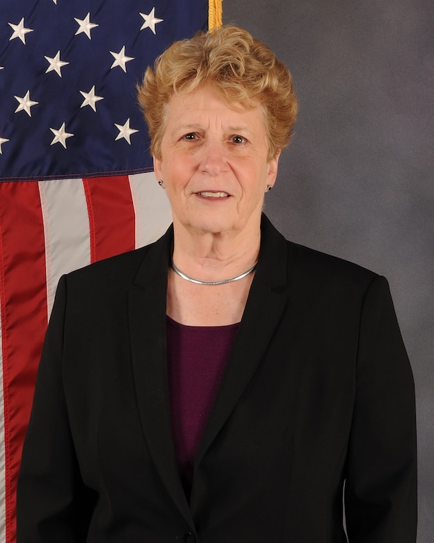 Sheila Peel bio photo in front of U.S. flag
