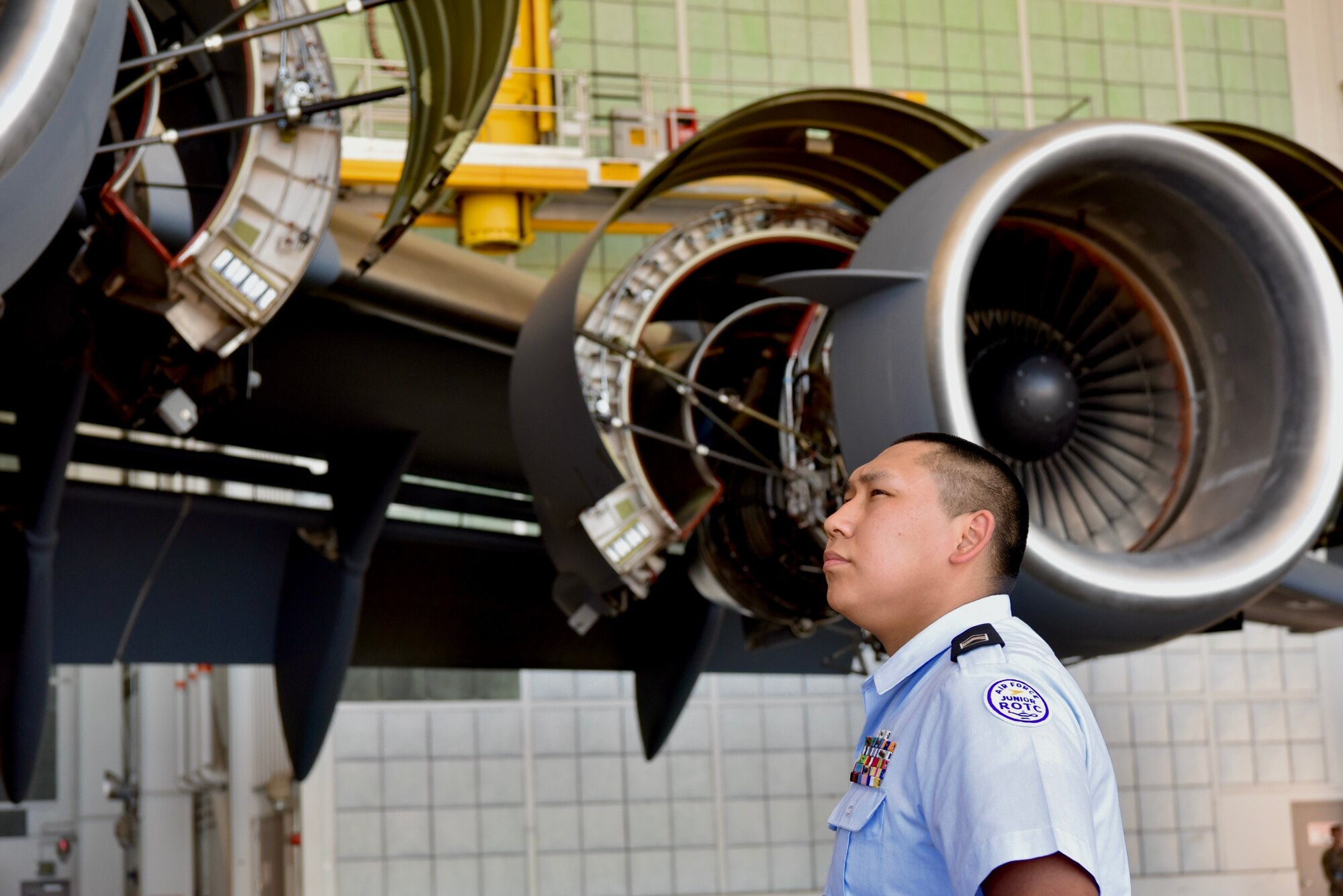 Joshua Andrews, West Anchorage High School Junior ROTC cadet, views a C-17 Globemaster III while on a tour of the 15th Maintenance Group at Joint Base Pearl Harbor-Hickam, Hawaii, March 21, 2022. Cadets learned about the C-17’s capabilities and talked with 15th Wing maintainers about their career fields. (Air Force photo by 1st Lt. Benjamin Aronson)