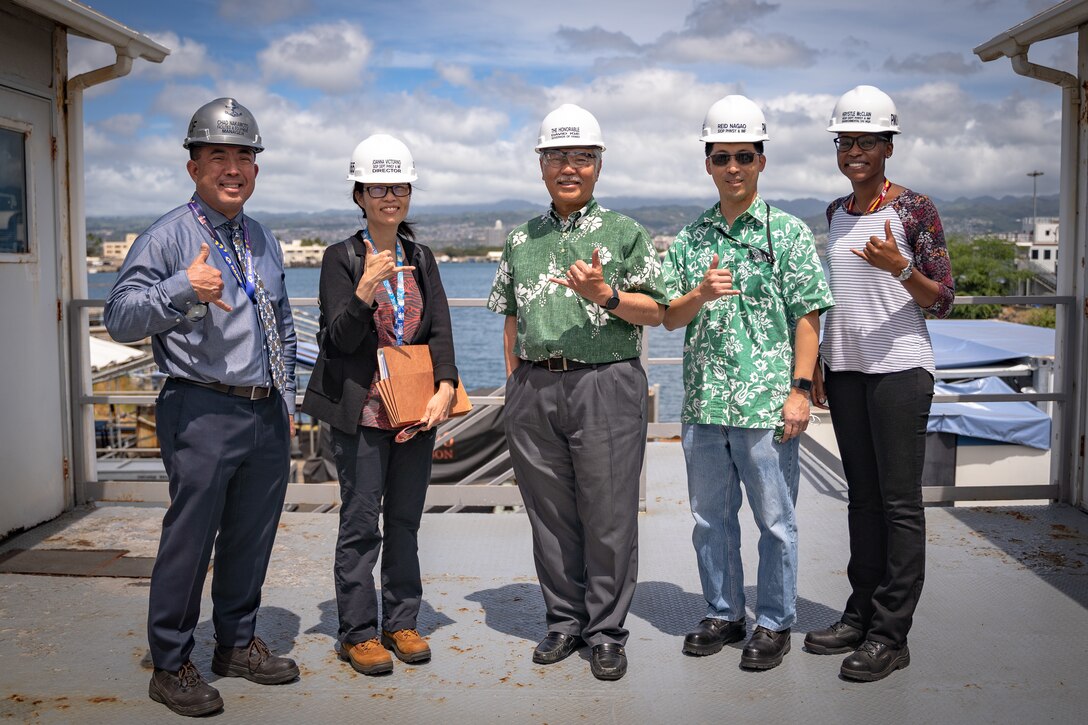 The Honorable David Ige, Governor of Hawaii (Governor David Ige), visited Pearl Harbor Naval Shipyard & Intermediate Maintenance Facility (PHNSY & IMF) March 17, 2022, with Anne Perreira-Eustaquio, Director, Hawaii Department of Labor and Industrial Relations,