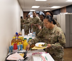 Soldiers getting breakfast