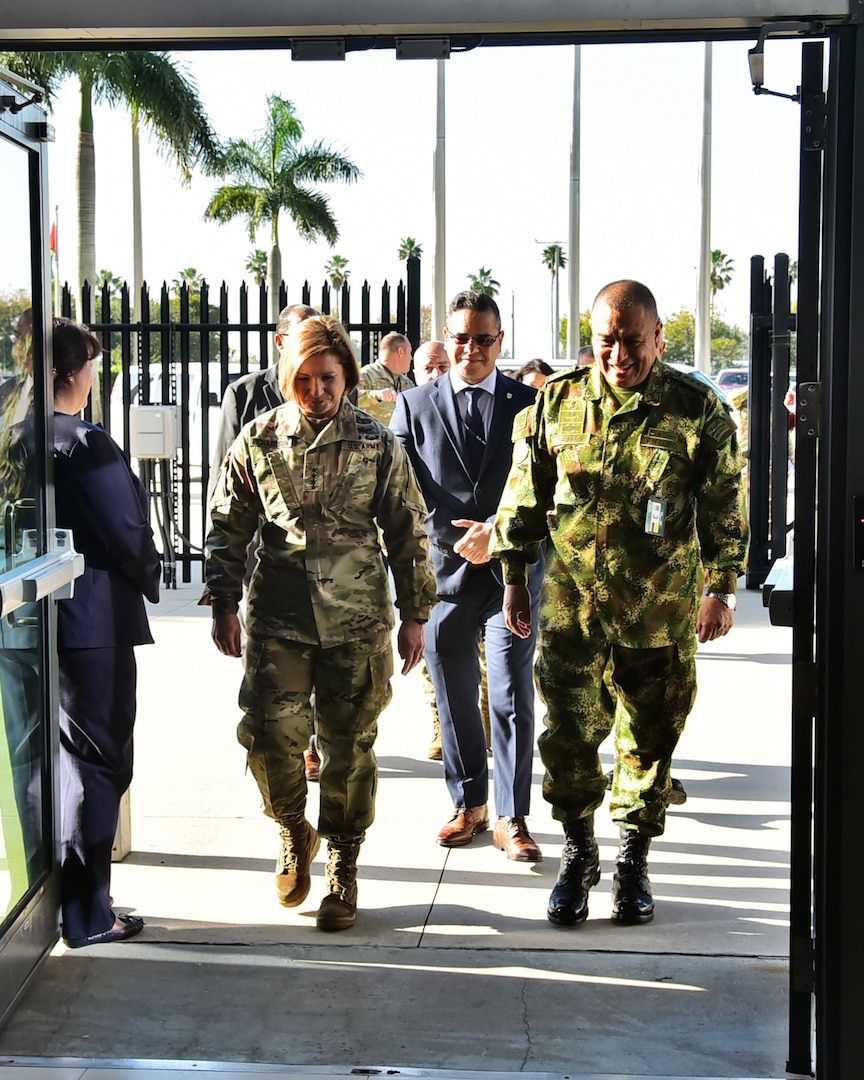 The commander of U.S. Southern Command, U.S. Army Gen. Laura Richardson, walks with Colombian Gen. Luis Navarro, Colombia’s Chief of Defense, during a visit to SOUTHCOM headquarters.