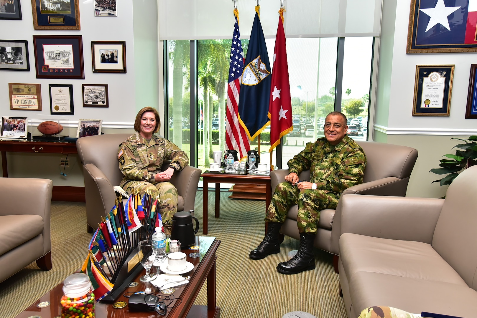 The commander of U.S. Southern Command, U.S. Army Gen. Laura Richardson, and Colombian Gen. Luis Navarro, Colombia’s Chief of Defense, meet during a visit to SOUTHCOM headquarters.
