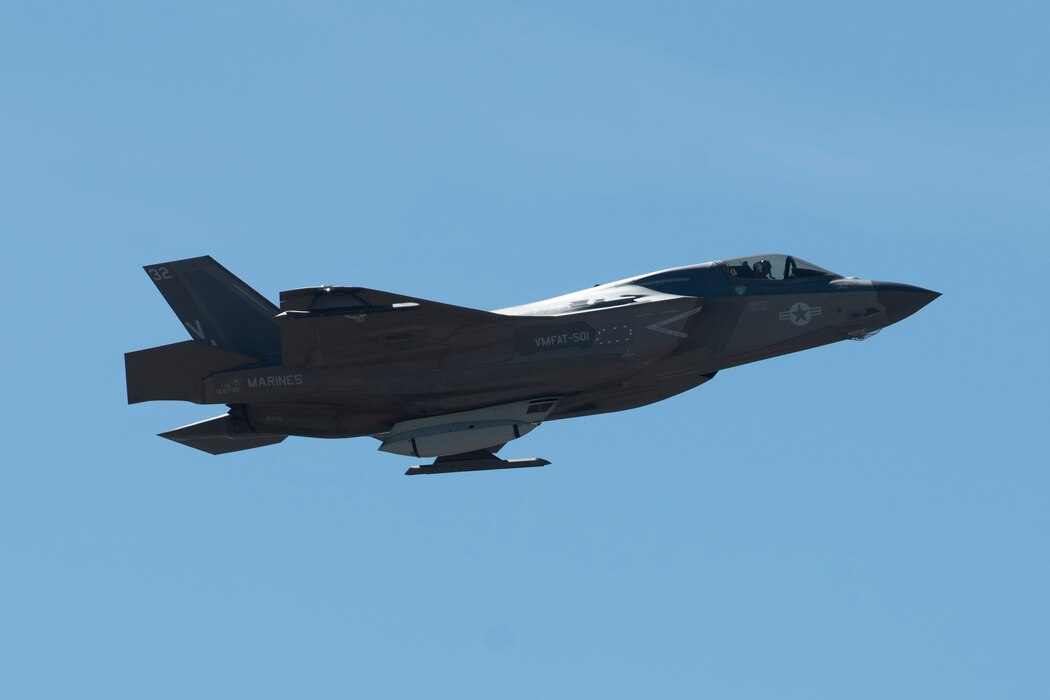 An F-35B Lightning II fighter jet flies in the sky.