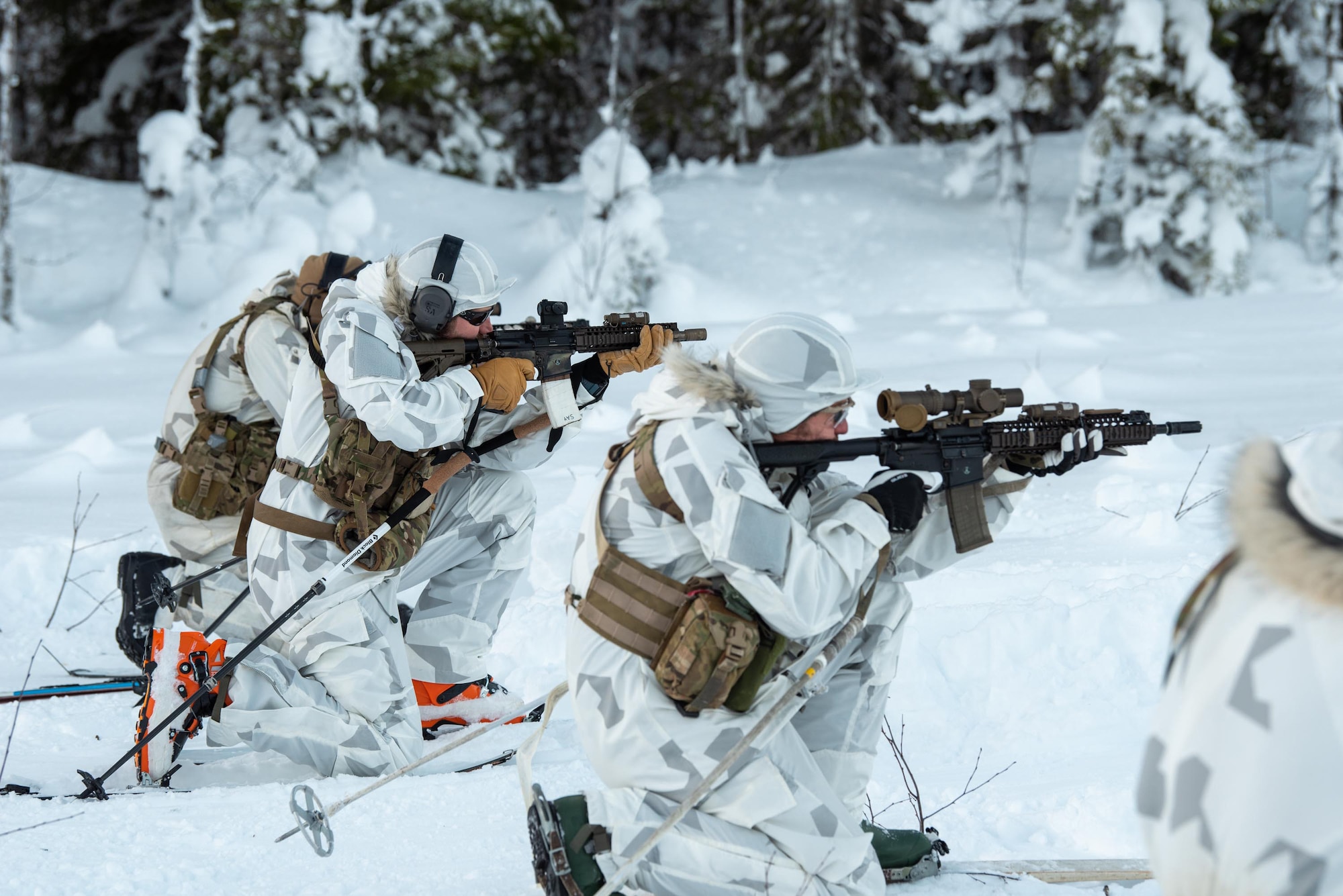 Airmen with the Kentucky Air National Guard’s 123rd Special Tactics Squadron fire their M4 rifles while on skis at a range in Grubbnäsudden, Sweden, Jan. 13, 2022. Fifteen members from the 123rd STS — including combat controllers; pararescuemen; special reconnaissance personnel; search, evasion, resistance and escape troops; and support Airmen — came here to build upon their relationship with European partners during an arctic warfare training course. (U.S. Air National Guard photo by Phil Speck)
