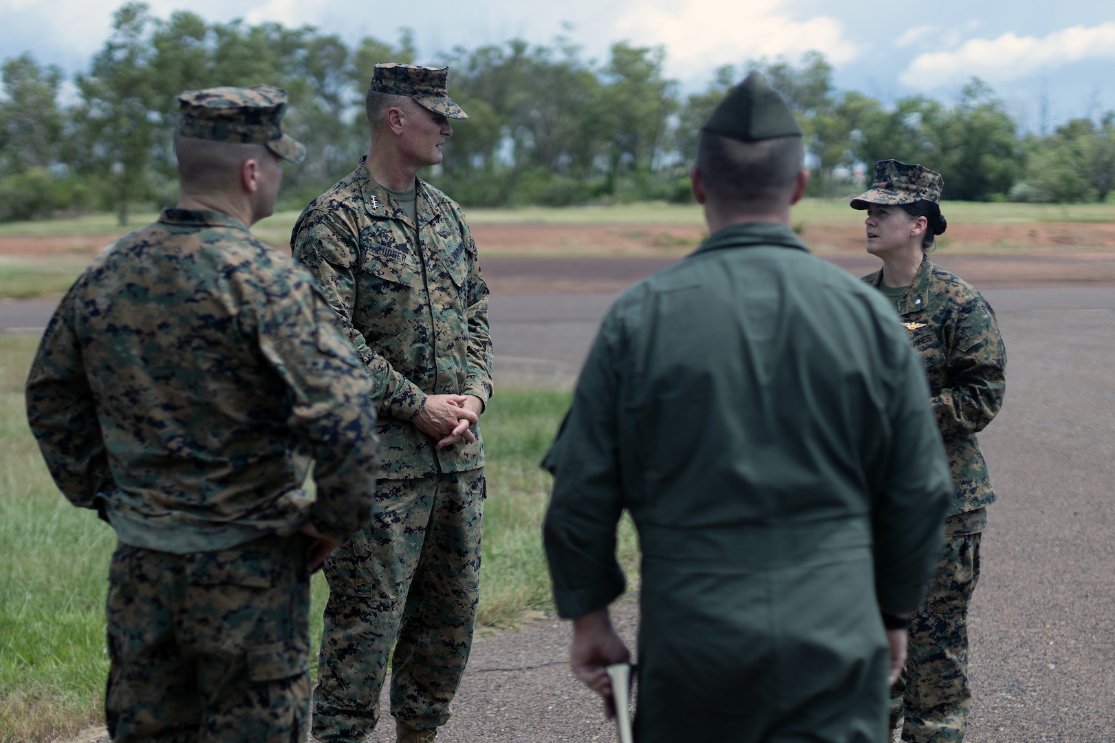 Commander, MARFORPAC, Visits Key Component of the Pacific Marine Corps