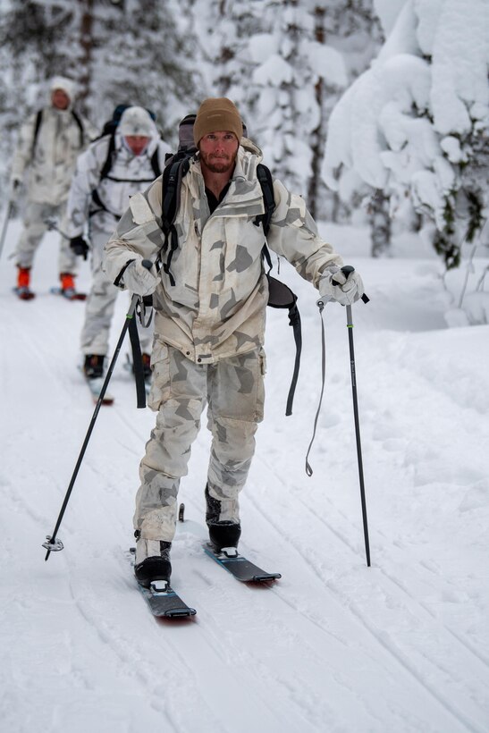 Master Sgt. Gary Cobb, a combat controller with the Kentucky Air National Guard’s 123rd Special Tactics Squadron, trains on cross-country skiing basics in Grubbnäsudden, Sweden, Jan. 10, 2022. Fifteen members from the 123rd STS — including combat controllers; pararescuemen; special reconnaissance personnel; search, evasion, resistance and escape troops; and support Airmen — came here to build upon their relationship with European partners during an arctic warfare training course. (U.S. Air National Guard photo by Phil Speck)