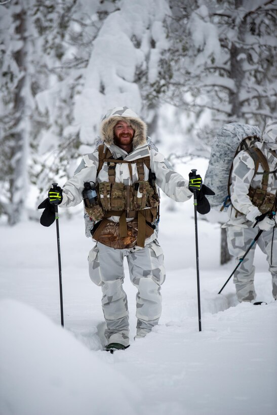 Tech. Sgt. Jacob Chandler, a combat controller with the Kentucky Air National Guard’s 123rd Special Tactics Squadron, trains on cross-country skiing basics in Grubbnäsudden, Sweden, Jan. 11, 2022. Fifteen members from the 123rd STS — including combat controllers; pararescuemen; special reconnaissance personnel; search, evasion, resistance and escape troops; and support Airmen — came here to build upon their relationship with European partners during an arctic warfare training course. (U.S. Air National Guard photo by Phil Speck)