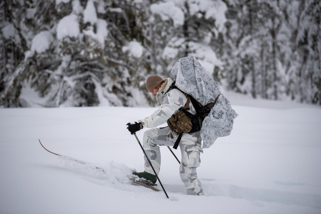 Staff Sgt Keith Schneider, a combat controller with the Kentucky Air National Guard’s 123rd Special Tactics Squadron, trains on cross-country skiing basics in Grubbnäsudden, Sweden, Jan. 11, 2022. Fifteen members from the 123rd STS — including combat controllers; pararescuemen; special reconnaissance personnel; search, evasion, resistance and escape troops; and support Airmen — came here to build upon their relationship with European partners during an arctic warfare training course. (U.S. Air National Guard photo by Phil Speck)