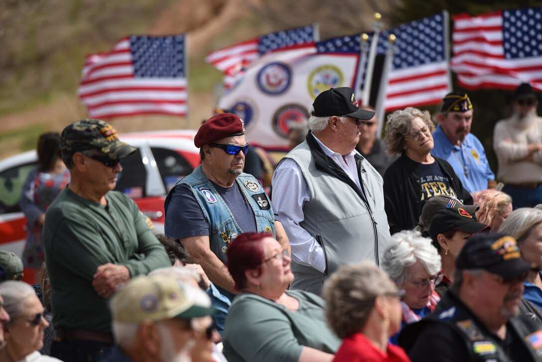 Vietnam War memorial unveiling at Lake Wichita Park