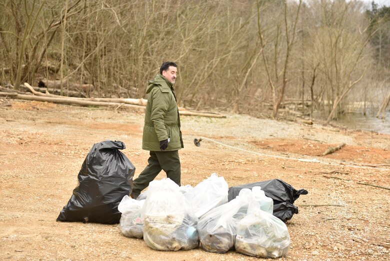 Kevin Salvilla, Center Hill Lake's Resource Manager drops off trash for pickup. (USACE Photo by HEATHER KING)