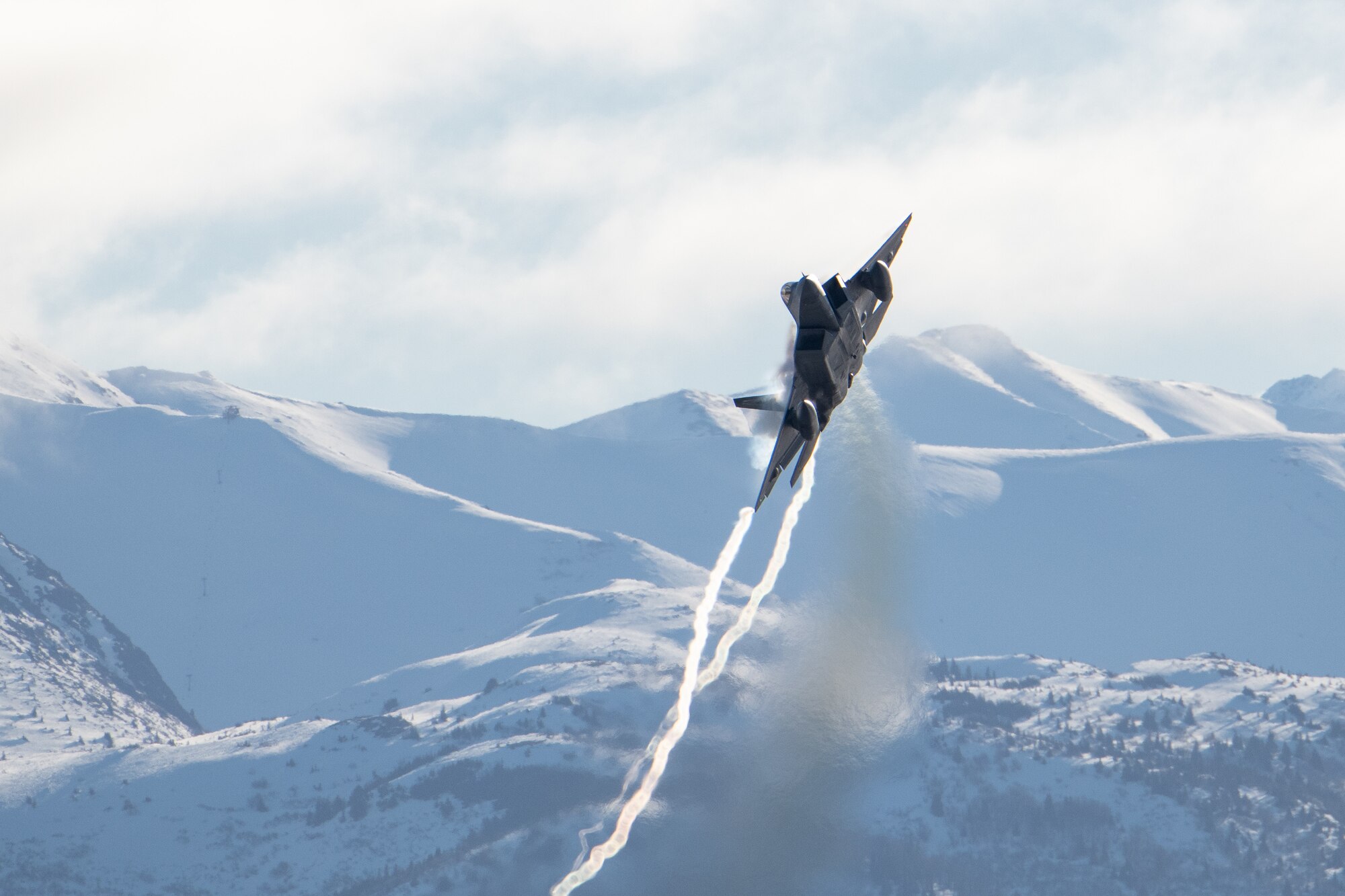 A photo of an F-22 Raptor flying
