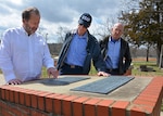 Jimmy Parrish reads plaque to Robert Sheffield and Frank Mihlon